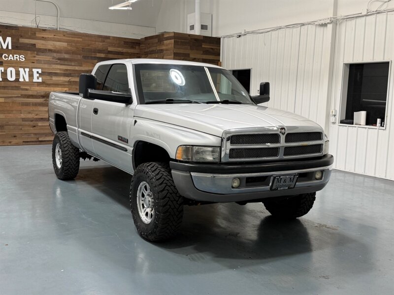 2002 Dodge Ram 2500 SLT Quad Cab 4X4/ 5.9L Diesel / 6 SPEED MANUAL  / SHORT BED / ONLY 146K MILES - Photo 2 - Gladstone, OR 97027