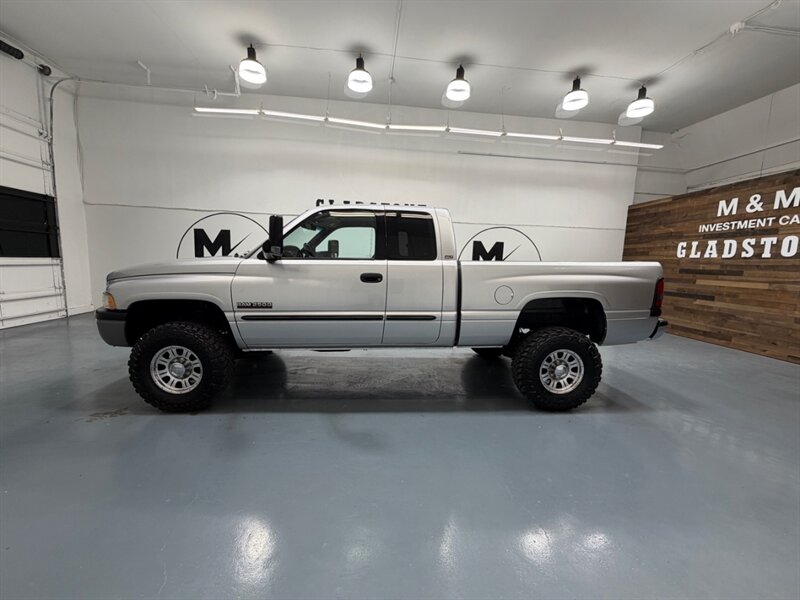 2002 Dodge Ram 2500 SLT Quad Cab 4X4/ 5.9L Diesel / 6 SPEED MANUAL  / SHORT BED / ONLY 146K MILES - Photo 3 - Gladstone, OR 97027