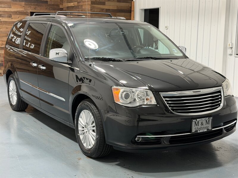 2013 Chrysler Town & Country Limited Minivan FULLY LOADED /NEW TIRES/1-OWNER  /DVD Player / Navi & Backup Camera - Photo 2 - Gladstone, OR 97027