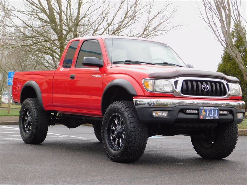 2004 Toyota Tacoma SR5 Xtra Cab 4X4 / 5-SPEED / LIFTED / 110,000 MILE