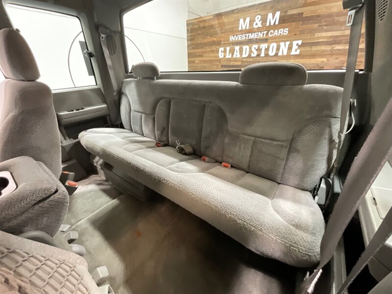 1998 Chevrolet C/K 3500 Series K3500 Cheyenne 4X4 5-SPEED MANUAL / DUALLY/V8 7.4L / LONG BED / 1-TON DUALLY / RARE 5-SPEED MANUAL - Photo 34 - Gladstone, OR 97027