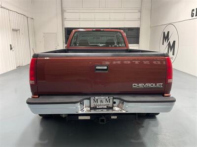 1998 Chevrolet C/K 3500 Series K3500 Cheyenne 4X4 5-SPEED MANUAL / DUALLY/V8 7.4L / LONG BED / 1-TON DUALLY / RARE 5-SPEED MANUAL - Photo 6 - Gladstone, OR 97027