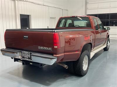 1998 Chevrolet C/K 3500 Series K3500 Cheyenne 4X4 5-SPEED MANUAL / DUALLY/V8 7.4L / LONG BED / 1-TON DUALLY / RARE 5-SPEED MANUAL - Photo 8 - Gladstone, OR 97027