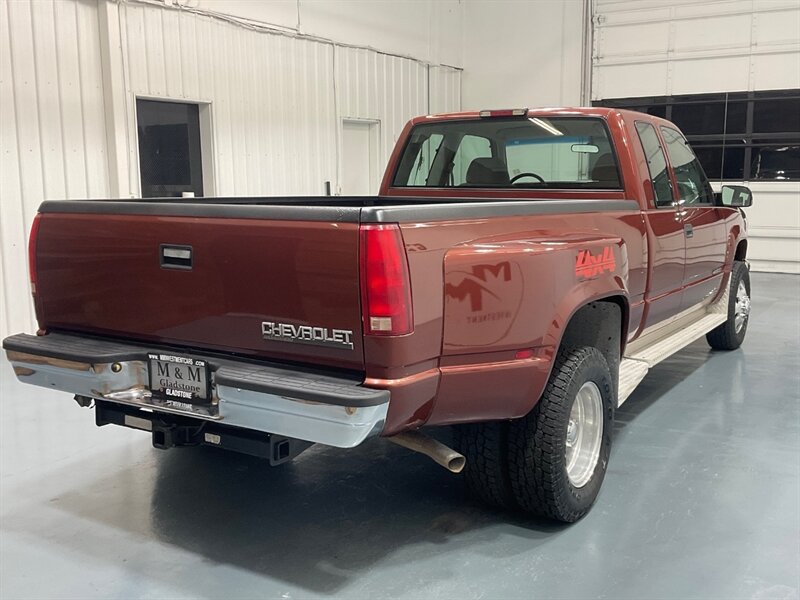 1998 Chevrolet C/K 3500 Series K3500 Cheyenne 4X4 5-SPEED MANUAL / DUALLY/V8 7.4L / LONG BED / 1-TON DUALLY / RARE 5-SPEED MANUAL - Photo 8 - Gladstone, OR 97027
