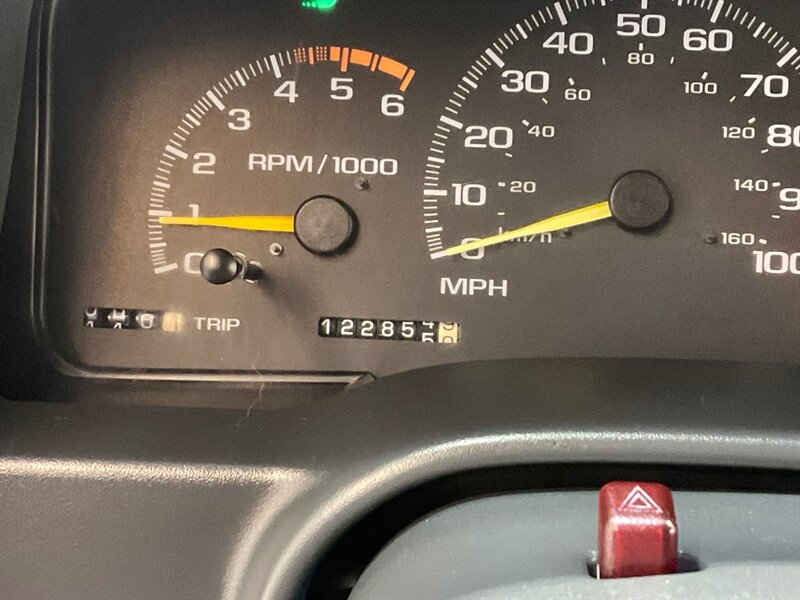 1998 Chevrolet C/K 3500 Series K3500 Cheyenne 4X4 5-SPEED MANUAL / DUALLY/V8 7.4L / LONG BED / 1-TON DUALLY / RARE 5-SPEED MANUAL - Photo 46 - Gladstone, OR 97027
