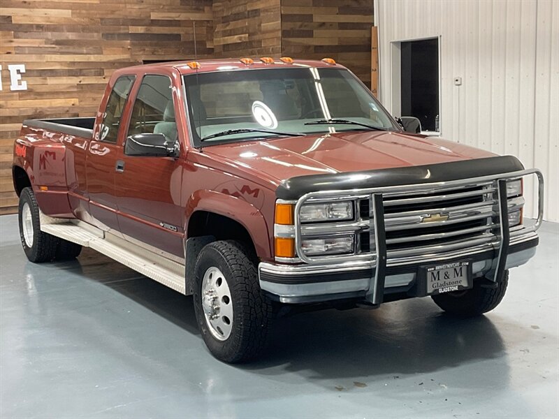 1998 Chevrolet C/K 3500 Series K3500 Cheyenne 4X4 5-SPEED MANUAL / DUALLY/V8 7.4L / LONG BED / 1-TON DUALLY / RARE 5-SPEED MANUAL - Photo 2 - Gladstone, OR 97027