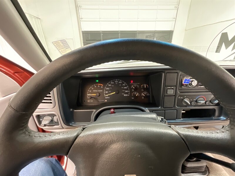 1998 Chevrolet C/K 3500 Series K3500 Cheyenne 4X4 5-SPEED MANUAL / DUALLY/V8 7.4L / LONG BED / 1-TON DUALLY / RARE 5-SPEED MANUAL - Photo 39 - Gladstone, OR 97027