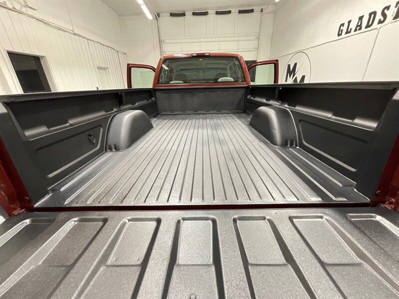 1998 Chevrolet C/K 3500 Series K3500 Cheyenne 4X4 5-SPEED MANUAL / DUALLY/V8 7.4L / LONG BED / 1-TON DUALLY / RARE 5-SPEED MANUAL - Photo 9 - Gladstone, OR 97027