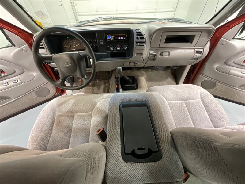1998 Chevrolet C/K 3500 Series K3500 Cheyenne 4X4 5-SPEED MANUAL / DUALLY/V8 7.4L / LONG BED / 1-TON DUALLY / RARE 5-SPEED MANUAL - Photo 33 - Gladstone, OR 97027