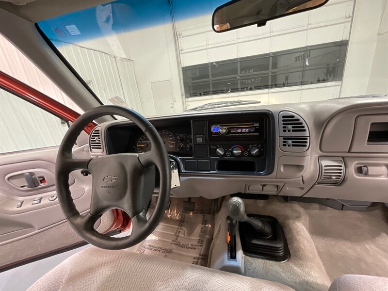 1998 Chevrolet C/K 3500 Series K3500 Cheyenne 4X4 5-SPEED MANUAL / DUALLY/V8 7.4L / LONG BED / 1-TON DUALLY / RARE 5-SPEED MANUAL - Photo 14 - Gladstone, OR 97027