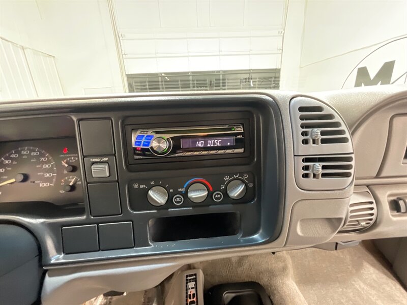 1998 Chevrolet C/K 3500 Series K3500 Cheyenne 4X4 5-SPEED MANUAL / DUALLY/V8 7.4L / LONG BED / 1-TON DUALLY / RARE 5-SPEED MANUAL - Photo 18 - Gladstone, OR 97027