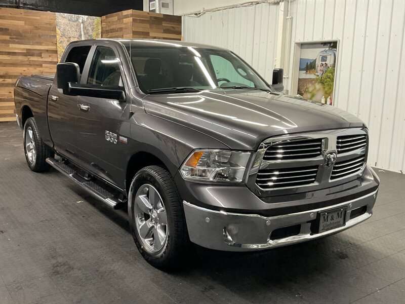 2017 RAM 1500 Big Horn Crew Cab 4X4 / 5.7L HEMI / 9,000 MILES  1-OWNER LOCAL TRUCK / RAM BOX / LIKE NEW CONDITION !! - Photo 2 - Gladstone, OR 97027