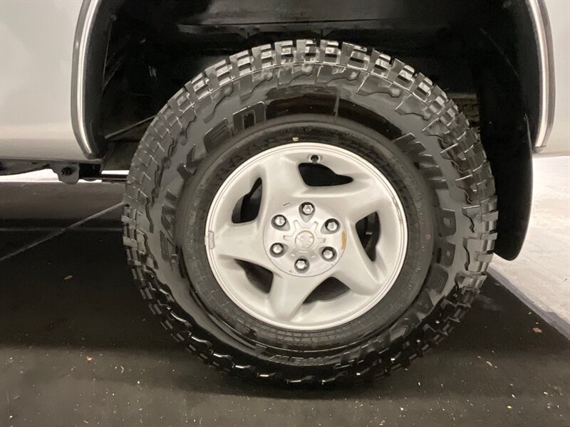 2003 Toyota Tundra SR5 4X4 / 3.4L V6 / 5-SPEED MANUAL / NEW TIRES  / FRESH TIMING BELT + WATER PUMP SERVICE / CLUTCH ALREADY REPLACED / RUST FREE / 135,000 MILES - Photo 23 - Gladstone, OR 97027