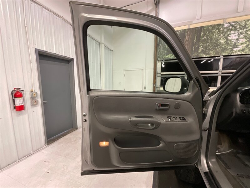 2003 Toyota Tundra SR5 4X4 / 3.4L V6 / 5-SPEED MANUAL / NEW TIRES  / FRESH TIMING BELT + WATER PUMP SERVICE / CLUTCH ALREADY REPLACED / RUST FREE / 135,000 MILES - Photo 31 - Gladstone, OR 97027