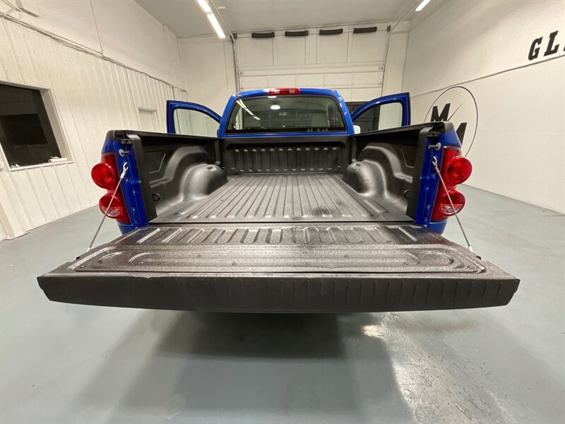 2007 Dodge Ram 1500 ST Regular Cab RWD / 4.7L V8 / 6-SPEED MANUAL  / SHORT BED / ZERO RUST / ONLY 55,000 MILES - Photo 10 - Gladstone, OR 97027