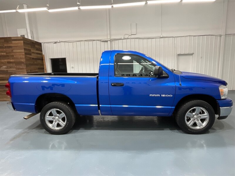 2007 Dodge Ram 1500 ST Regular Cab RWD / 4.7L V8 / 6-SPEED MANUAL  / SHORT BED / ZERO RUST / ONLY 55,000 MILES - Photo 4 - Gladstone, OR 97027