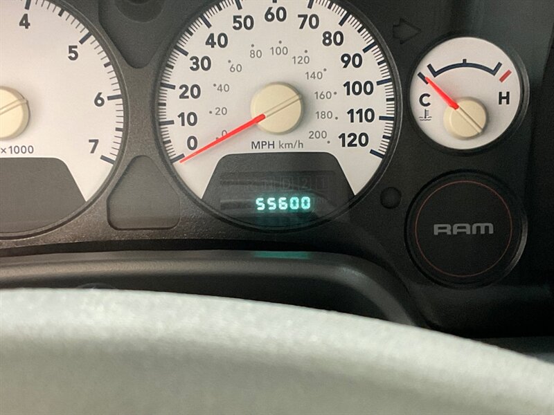 2007 Dodge Ram 1500 ST Regular Cab RWD / 4.7L V8 / 6-SPEED MANUAL  / SHORT BED / ZERO RUST / ONLY 55,000 MILES - Photo 42 - Gladstone, OR 97027