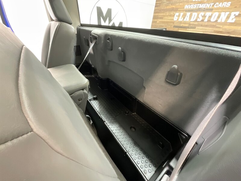 2007 Dodge Ram 1500 ST Regular Cab RWD / 4.7L V8 / 6-SPEED MANUAL  / SHORT BED / ZERO RUST / ONLY 55,000 MILES - Photo 13 - Gladstone, OR 97027