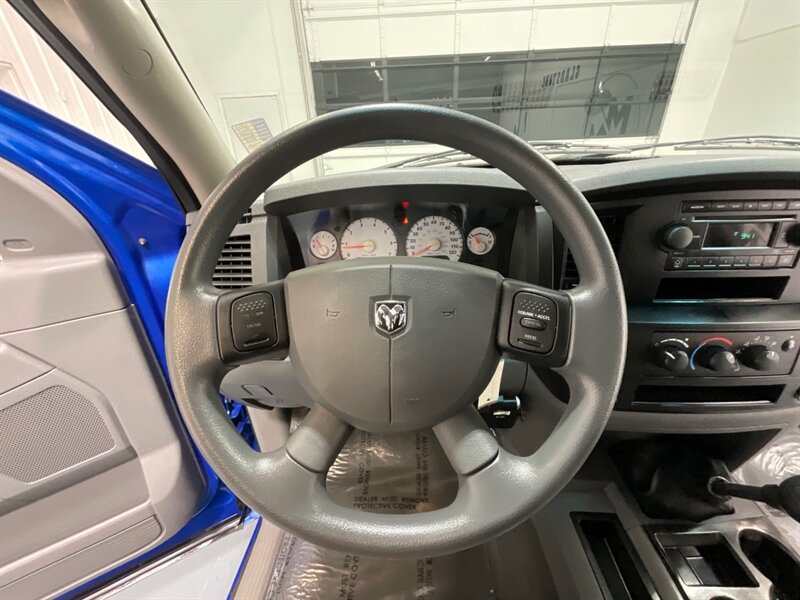 2007 Dodge Ram 1500 ST Regular Cab RWD / 4.7L V8 / 6-SPEED MANUAL  / SHORT BED / ZERO RUST / ONLY 55,000 MILES - Photo 16 - Gladstone, OR 97027