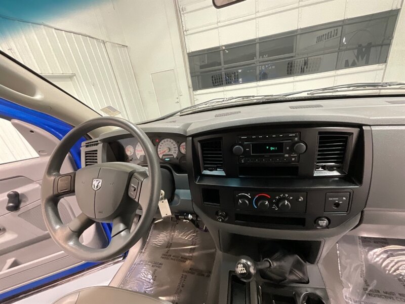 2007 Dodge Ram 1500 ST Regular Cab RWD / 4.7L V8 / 6-SPEED MANUAL  / SHORT BED / ZERO RUST / ONLY 55,000 MILES - Photo 15 - Gladstone, OR 97027