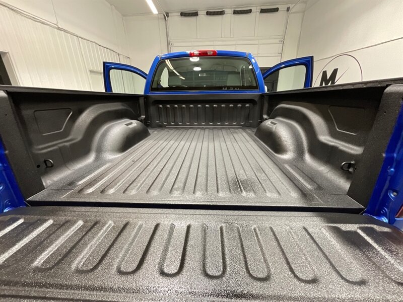 2007 Dodge Ram 1500 ST Regular Cab RWD / 4.7L V8 / 6-SPEED MANUAL  / SHORT BED / ZERO RUST / ONLY 55,000 MILES - Photo 11 - Gladstone, OR 97027