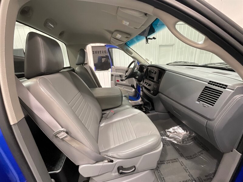 2007 Dodge Ram 1500 ST Regular Cab RWD / 4.7L V8 / 6-SPEED MANUAL  / SHORT BED / ZERO RUST / ONLY 55,000 MILES - Photo 14 - Gladstone, OR 97027
