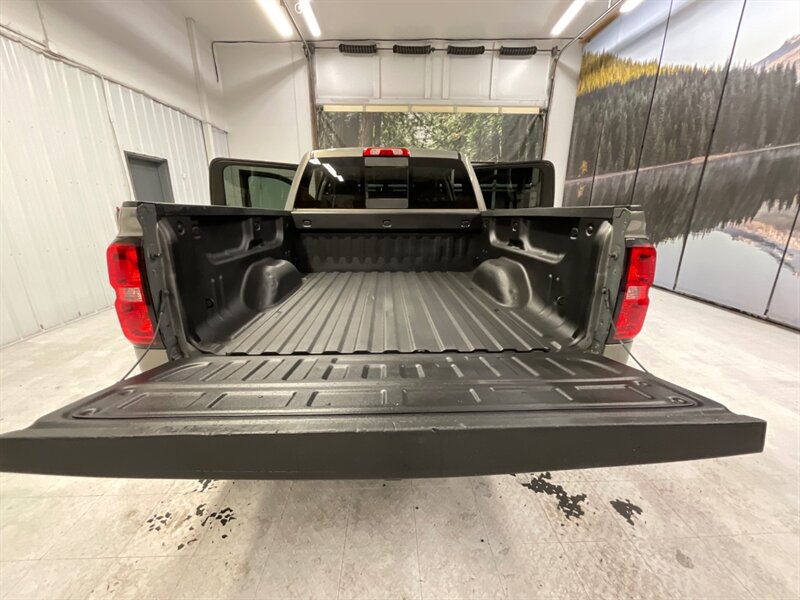 2017 Chevrolet Silverado 1500 LT Crew Cab 4X4 / 5.3L V8 / Backup Camera  /Rust Free Truck / Excel Cond - Photo 12 - Gladstone, OR 97027