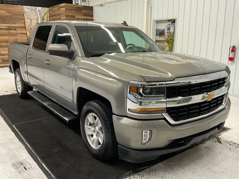 2017 Chevrolet Silverado 1500 LT Crew Cab 4X4 / 5.3L V8 / Backup Camera  /Rust Free Truck / Excel Cond - Photo 2 - Gladstone, OR 97027