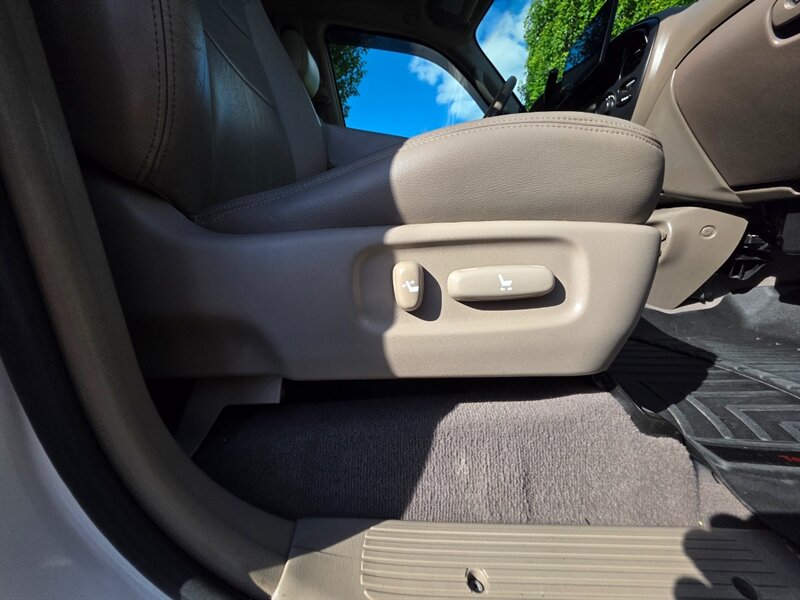2005 Toyota Sequoia 4X4 TIMING BELT DONE V8 LEATHER SUNROOF NEW TIRES / 4.7L / 8-PASSENGER / CAMERA / HEATED SEATS / CLEAN - Photo 36 - Portland, OR 97217