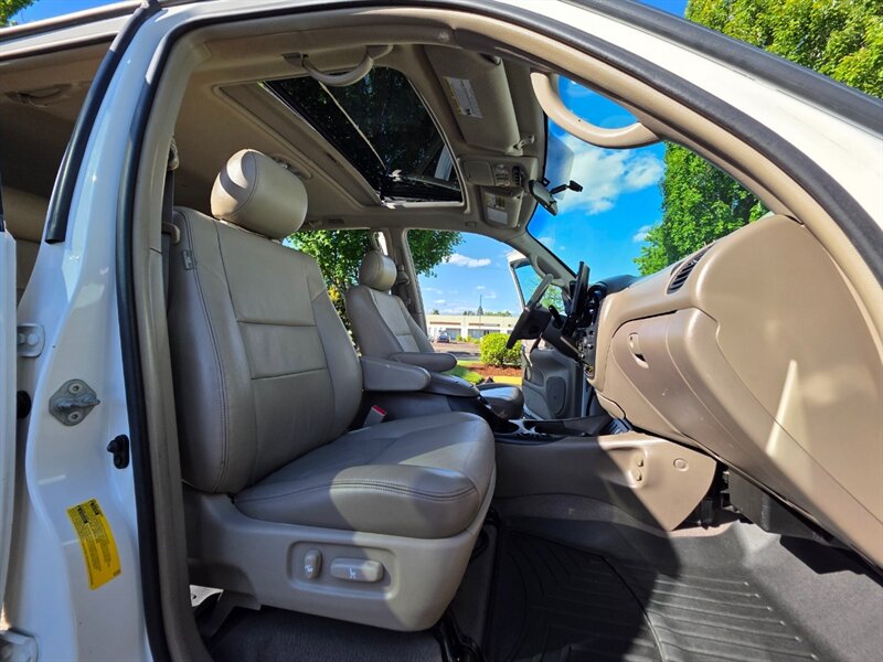 2005 Toyota Sequoia 4X4 TIMING BELT DONE V8 LEATHER SUNROOF NEW TIRES / 4.7L / 8-PASSENGER / CAMERA / HEATED SEATS / CLEAN - Photo 14 - Portland, OR 97217