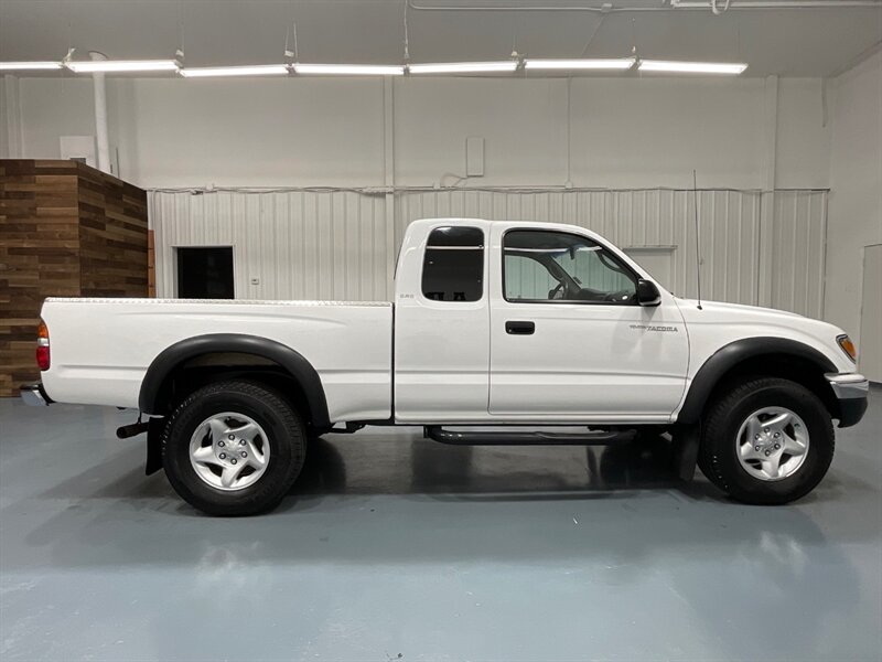 2003 Toyota Tacoma SR5 Xtra Cab 4X4 /2.7 L 4CYL /98000 MILES 1-owner  / ZERO RUST - Photo 4 - Gladstone, OR 97027