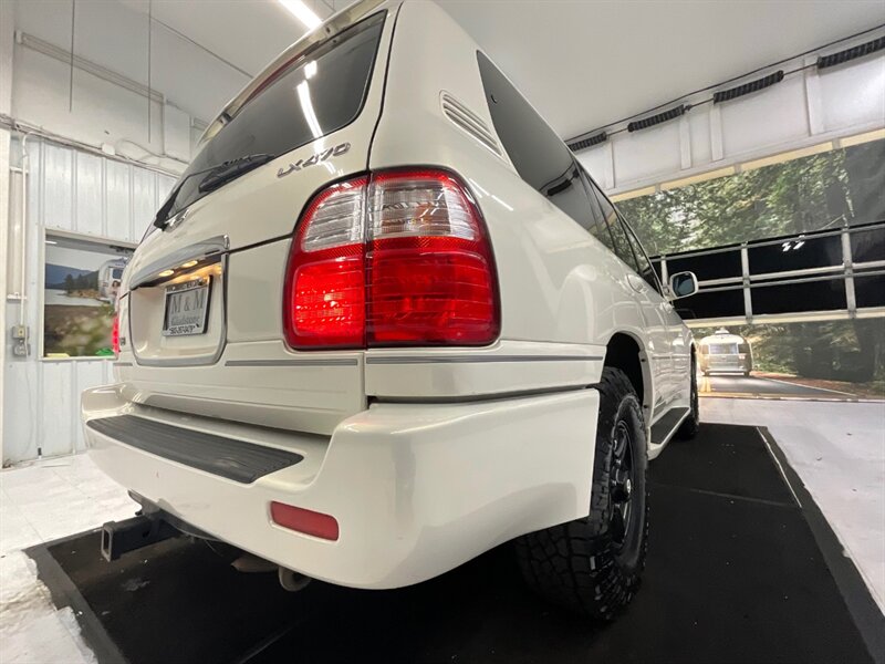 2002 Lexus LX 470 Sport Utility 4WD / 3RD ROW / NEW WHEELS TIRES  / Leather & Heated seats / Sunroof / Navigation / TIMING BELT SERVICE ALREADY DONE / 133,000 MILES - Photo 9 - Gladstone, OR 97027