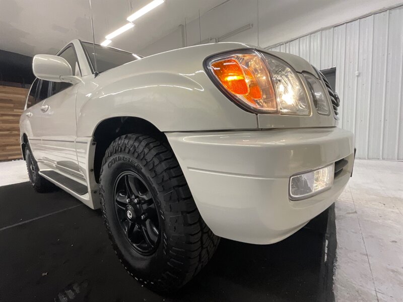 2002 Lexus LX 470 Sport Utility 4WD / 3RD ROW / NEW WHEELS TIRES  / Leather & Heated seats / Sunroof / Navigation / TIMING BELT SERVICE ALREADY DONE / 133,000 MILES - Photo 10 - Gladstone, OR 97027