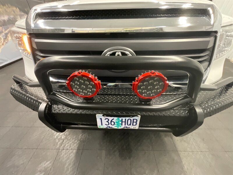 2015 Toyota Tundra SR5 Double Cab 4X4 / 5.7L V8 / 1-OWNER / LIFTED  SUSPENSION LIFT w/ 35 " MUD TIRES & 18 " WHEELS / 61,000 MILES - Photo 10 - Gladstone, OR 97027