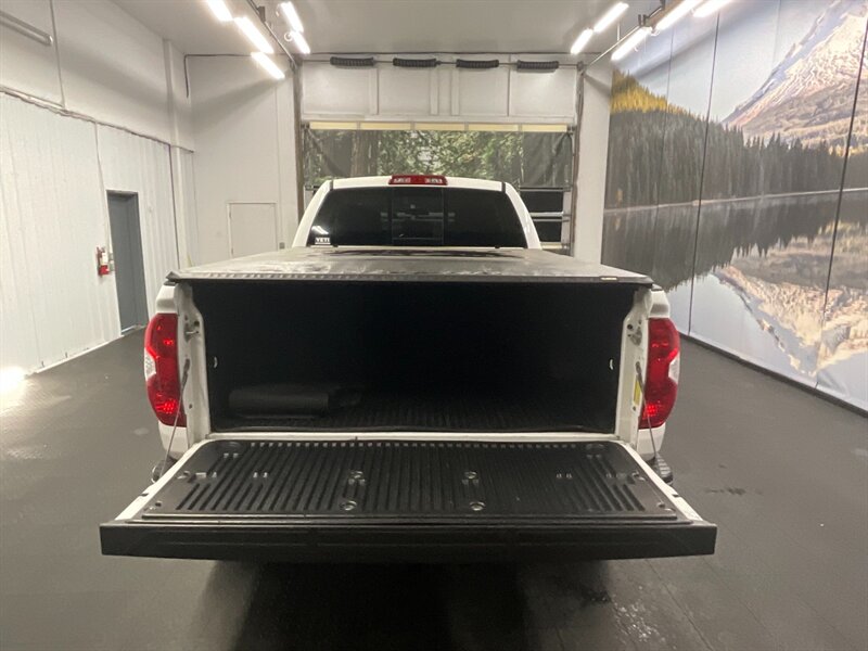 2015 Toyota Tundra SR5 Double Cab 4X4 / 5.7L V8 / 1-OWNER / LIFTED  SUSPENSION LIFT w/ 35 " MUD TIRES & 18 " WHEELS / 61,000 MILES - Photo 11 - Gladstone, OR 97027