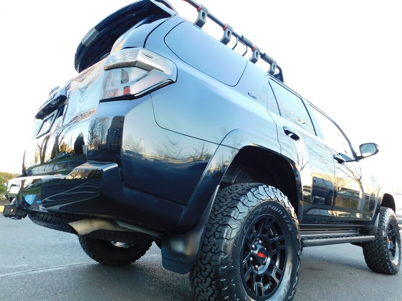 2019 Toyota 4Runner SR5 TRD UPGRADE / 4X4 / Leather / LIFTED LIFTED   - Photo 12 - Portland, OR 97217