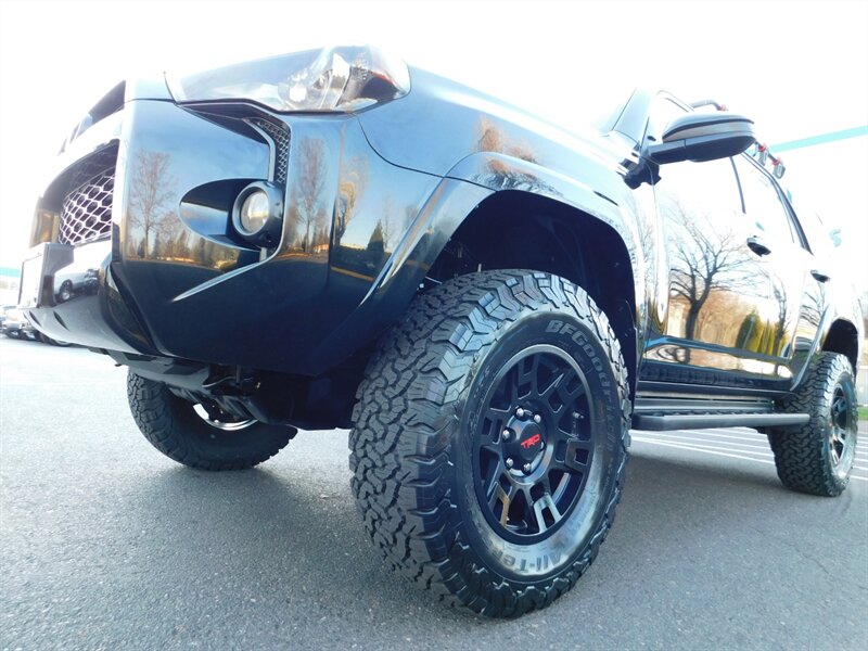 2019 Toyota 4Runner SR5 TRD UPGRADE / 4X4 / Leather / LIFTED LIFTED   - Photo 9 - Portland, OR 97217