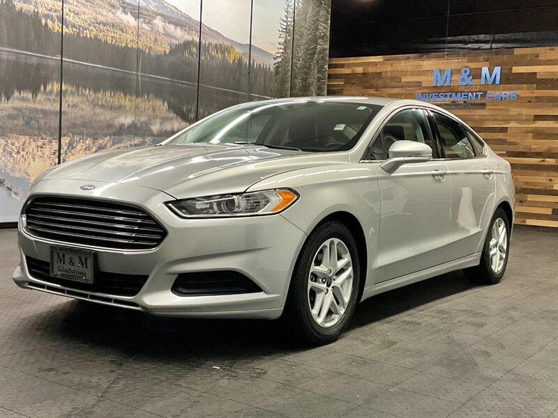 2016 Ford Fusion SE Sedan / Backup Ca   - Photo 1 - Gladstone, OR 97027