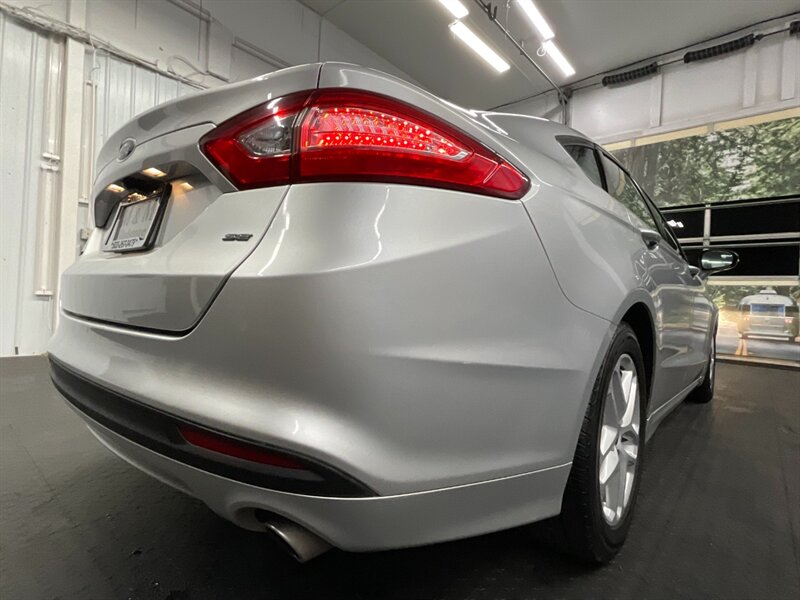 2016 Ford Fusion SE Sedan / Backup Ca   - Photo 12 - Gladstone, OR 97027