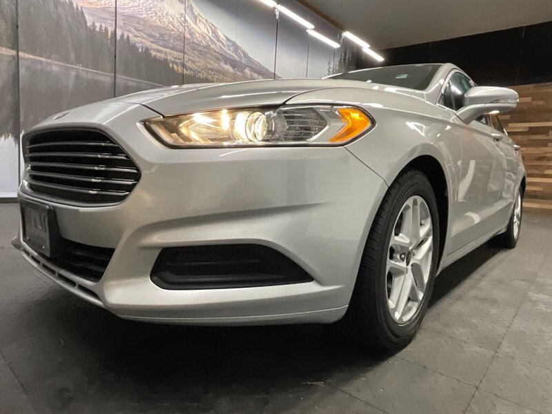 2016 Ford Fusion SE Sedan / Backup Ca   - Photo 9 - Gladstone, OR 97027