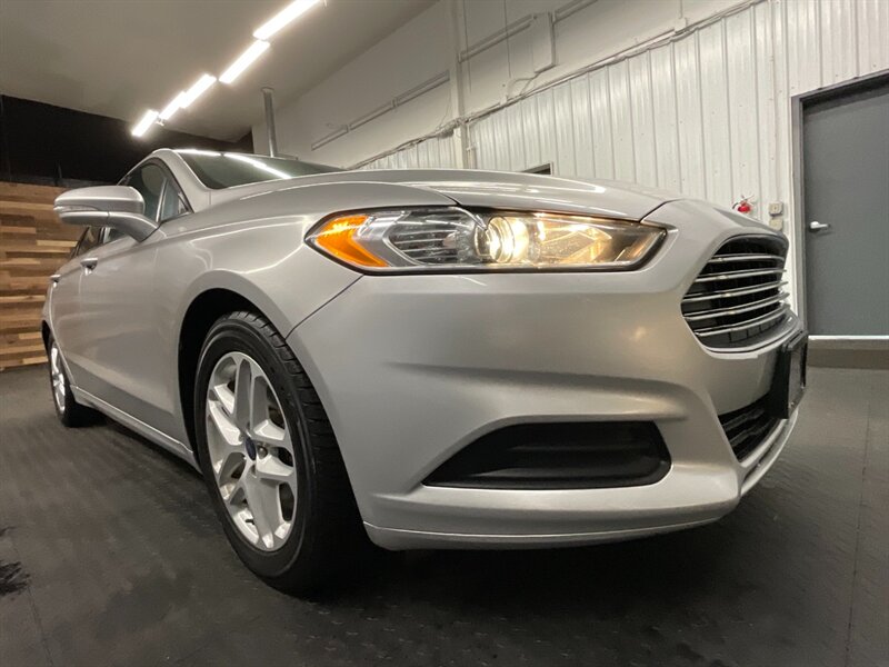 2016 Ford Fusion SE Sedan / Backup Ca   - Photo 10 - Gladstone, OR 97027