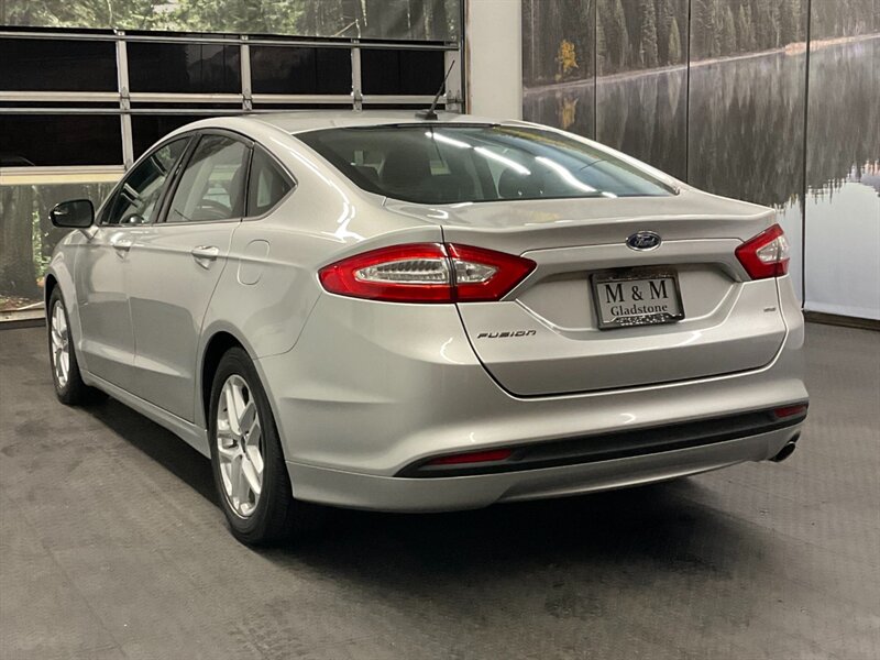 2016 Ford Fusion SE Sedan / Backup Ca   - Photo 8 - Gladstone, OR 97027