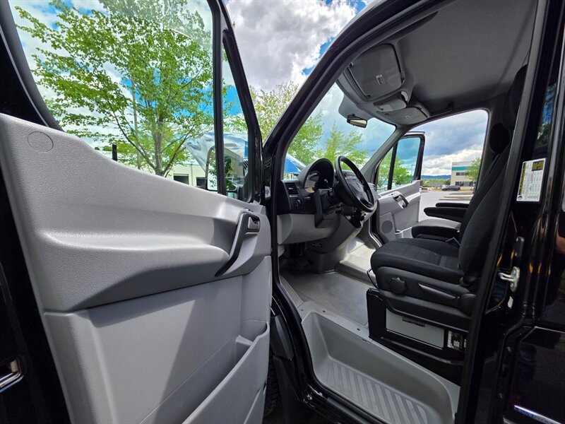 2016 Mercedes-Benz Sprinter Turbo Diesel 12-Passenger Roof Top A/C New Tires / 144 " WB / Excellent Condition - Photo 44 - Portland, OR 97217