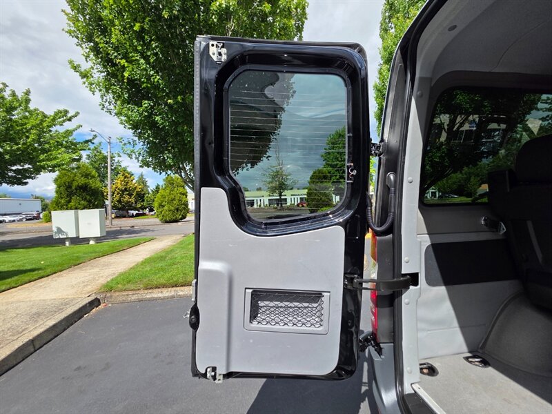 2016 Mercedes-Benz Sprinter Turbo Diesel 12-Passenger Roof Top A/C New Tires / 144 " WB / Excellent Condition - Photo 33 - Portland, OR 97217