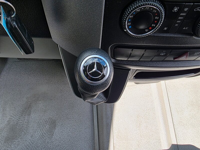 2016 Mercedes-Benz Sprinter Turbo Diesel 12-Passenger Roof Top A/C New Tires / 144 " WB / Excellent Condition - Photo 40 - Portland, OR 97217