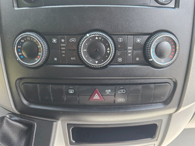 2016 Mercedes-Benz Sprinter Turbo Diesel 12-Passenger Roof Top A/C New Tires / 144 " WB / Excellent Condition - Photo 41 - Portland, OR 97217