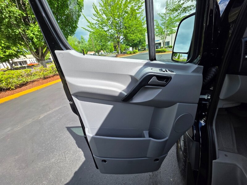 2016 Mercedes-Benz Sprinter Turbo Diesel 12-Passenger Roof Top A/C New Tires / 144 " WB / Excellent Condition - Photo 31 - Portland, OR 97217
