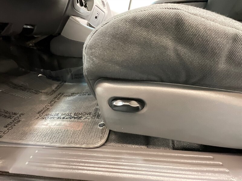 2002 Ford Explorer Sport Trac Crew Cab Pickup 4X4 / 6Cyl / 1-OWNER / 94K MILES / SUNROOF / BRAND NEW TIRES / Towing Pkg / LOCAL OREGON SUV / ZERO RUST - Photo 38 - Gladstone, OR 97027