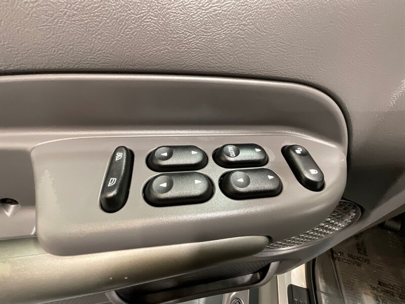 2002 Ford Explorer Sport Trac Crew Cab Pickup 4X4 / 6Cyl / 1-OWNER / 94K MILES / SUNROOF / BRAND NEW TIRES / Towing Pkg / LOCAL OREGON SUV / ZERO RUST - Photo 21 - Gladstone, OR 97027