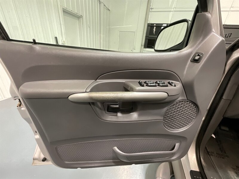 2002 Ford Explorer Sport Trac Crew Cab Pickup 4X4 / 6Cyl / 1-OWNER / 94K MILES / SUNROOF / BRAND NEW TIRES / Towing Pkg / LOCAL OREGON SUV / ZERO RUST - Photo 32 - Gladstone, OR 97027